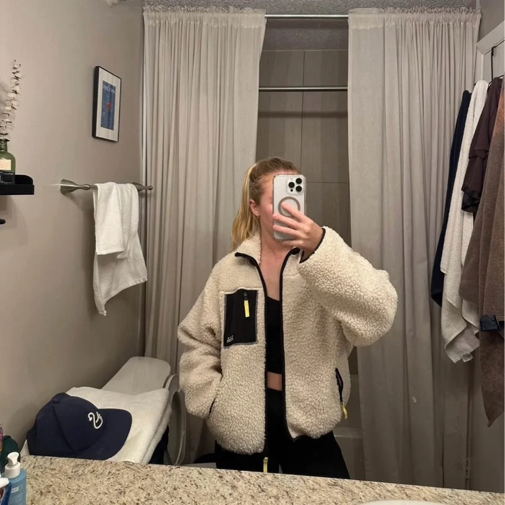 Fluffy jacket - Picture 1 of 2